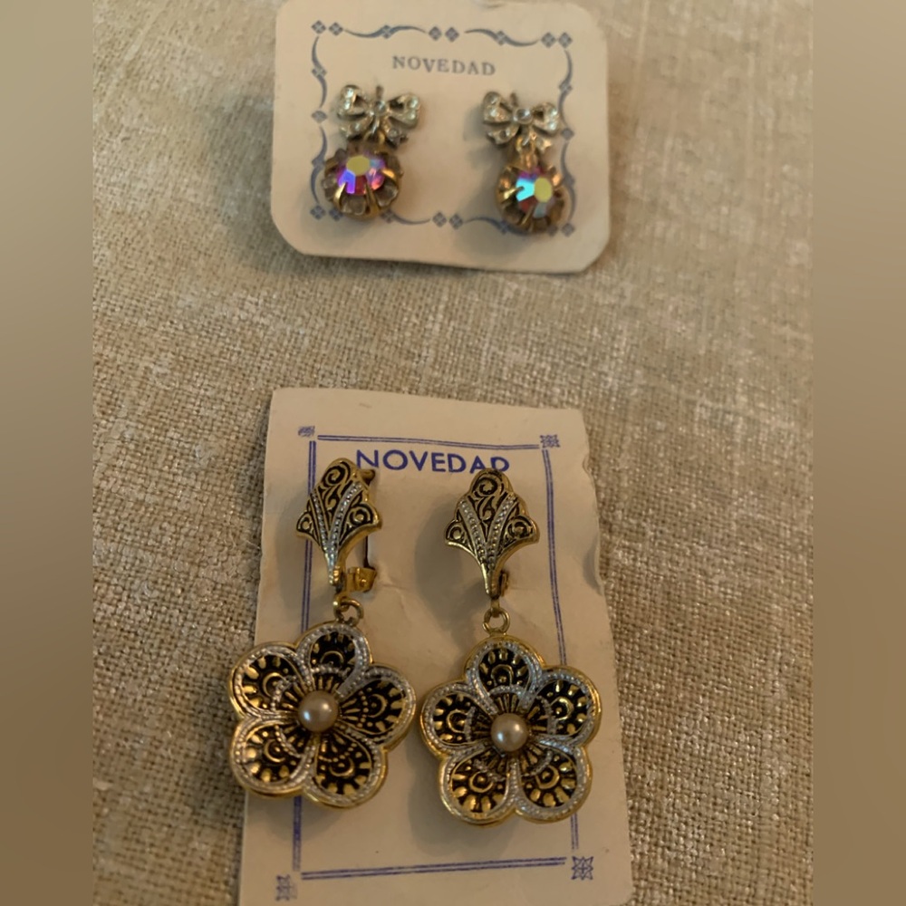 Unique vintage & unworn e2 Pairs of Earrings from Madrid circa 1960.
